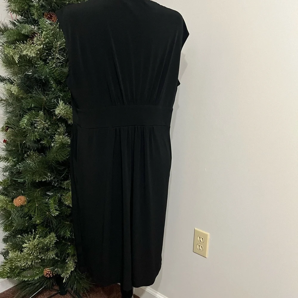 Elegant Black Dress with Pockets